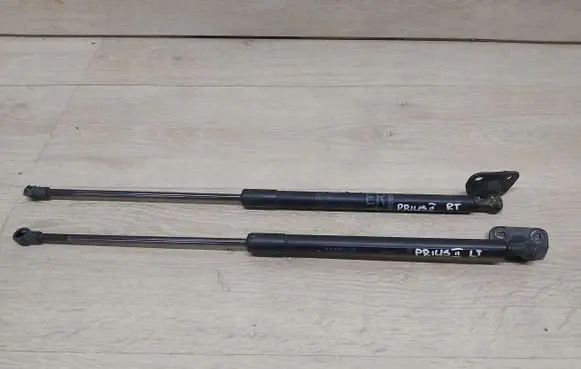 Toyota Prius (NHW20) Tailgate strut PIISILOWNIKKLAPY