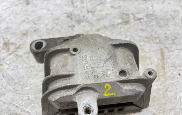 Skoda Octavia Mk2 (1Z) Engine mount bracket 1K0199262M