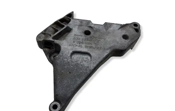 Volkswagen PASSAT B6 Engine mounting bracket 03G199207F