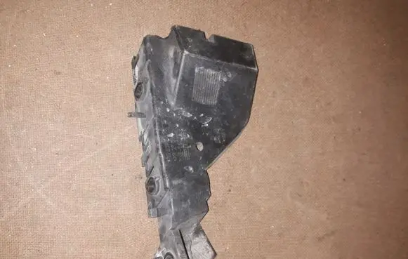 Audi Q5 SQ5 Front bumper mounting bracket 8R0807283C