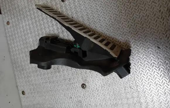 Volkswagen Golf VI Accelerator throttle pedal 1K1723503N 6PV00860011