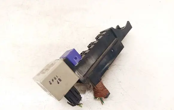 Toyota Avensis T250 Fuse box set 8198005040