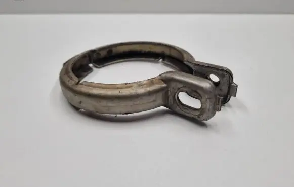 Mercedes-Benz E W211 Muffler pipe connector clamp A2034900641 2034900641