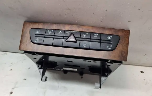 Mercedes-Benz CLS C219 Hazard light switch A2196800614 09200819