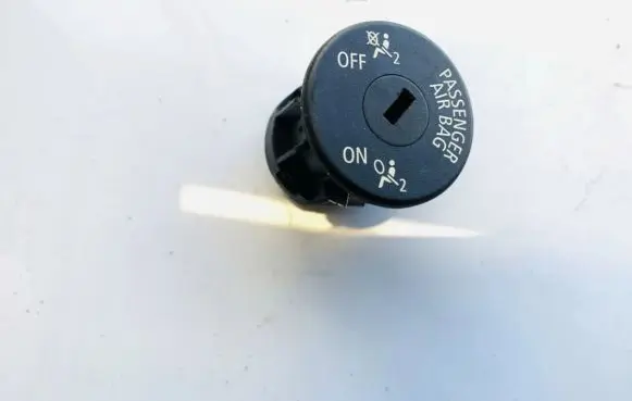 Passenger airbag on/off switch