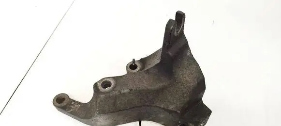 Ford Focus Engine mounting bracket