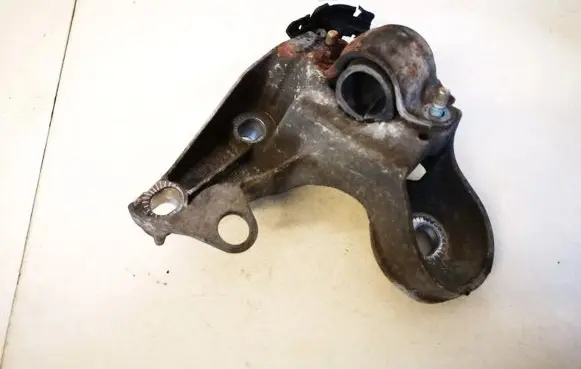 Audi A4 S4 B6 8E 8H Engine mounting bracket 8e0199352