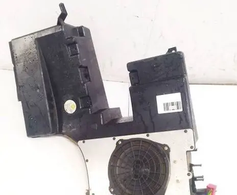 Audi A4 S4 B5 8D Subwoofer speaker 8D9035381