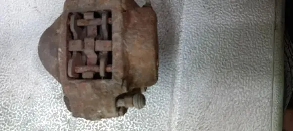 Opel Vectra B Rear brake caliper