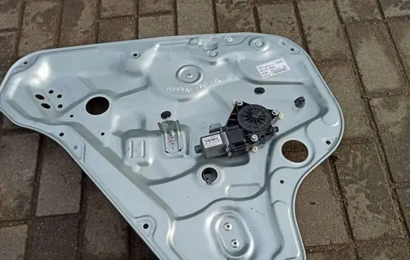 Hyundai i30 Rear door window regulator with motor 834702R270