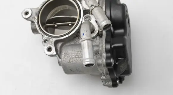 Volkswagen PASSAT B8 Throttle valve 04L128063AA