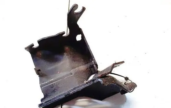 Engine mounting bracket