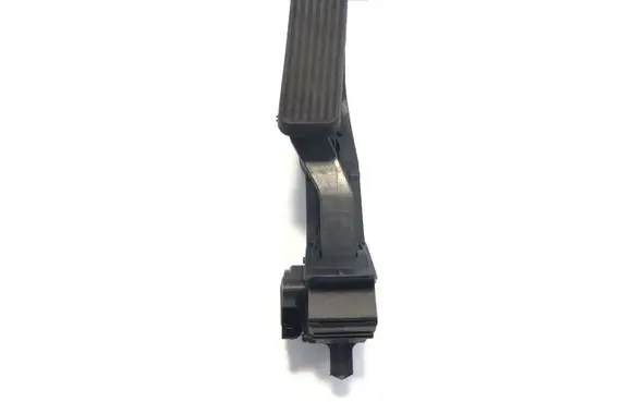 Mercedes-Benz CLS C219 Accelerator throttle pedal A113000504 A2033010001