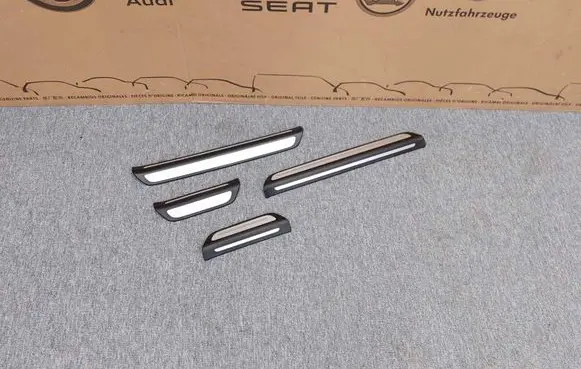 Audi Q3 8U Front sill trim cover 8U0853371A 8U0853372A
