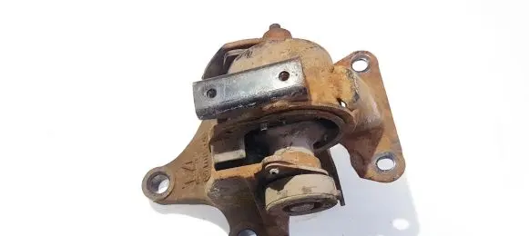 Mazda CX-7 Engine mount bracket