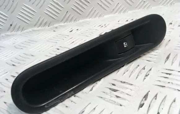 Renault Espace - Grand espace IV Electric window control switch 8200327947