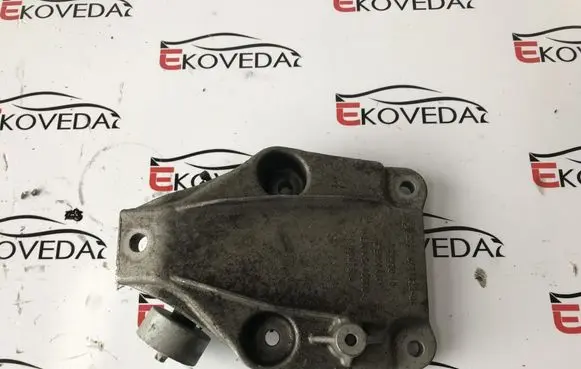 BMW 5 GT F07 Engine mounting bracket 6777623