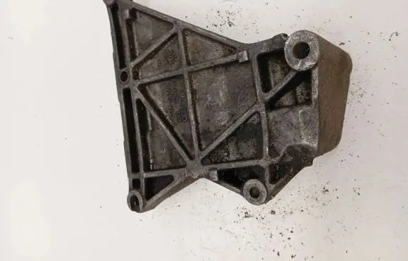 Volkswagen Transporter - Caravelle T5 Engine mounting bracket 070903143C