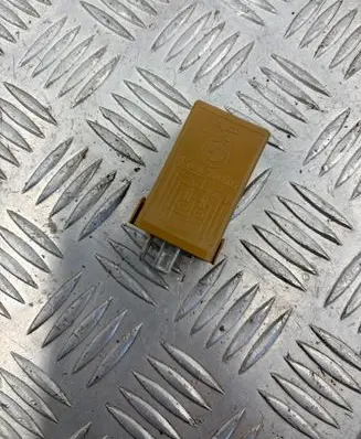 BMW 5 E60 E61 Window control relay 61368384505