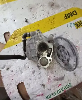 Volkswagen PASSAT B6 Vacuum pump 03L145100