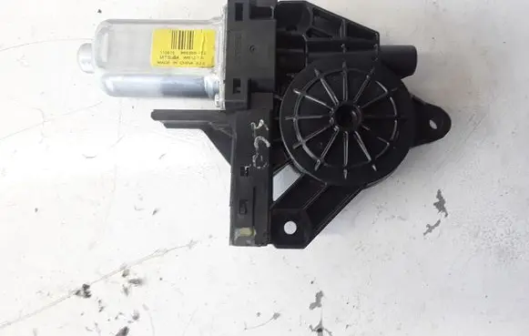 Volvo S60 Front door window regulator motor WR12718 966268102