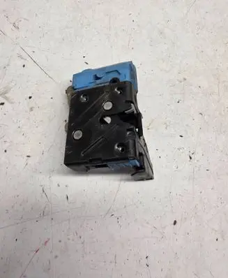 Volvo V70 Front door lock 8650544