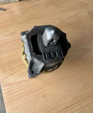 BMW 5 G30 G31 G38 Engine mount bracket 6860491 030718210212