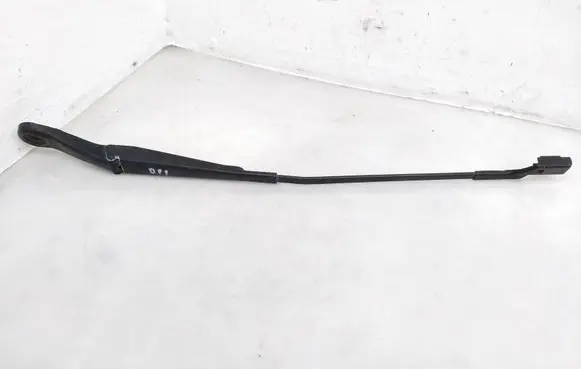 Opel Zafira C Front wiper blade arm 20812595