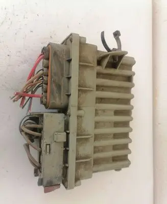 Opel Zafira A Fan control module 09131731