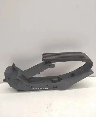 Mercedes-Benz S W220 Accelerator throttle pedal A2203000004