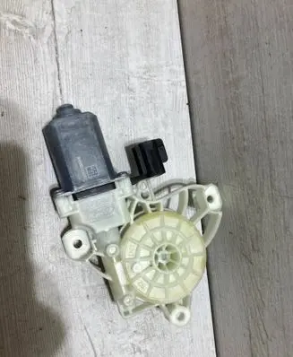 Ford Focus Front door window regulator motor JX7B14553BC