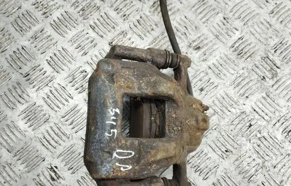 Toyota Auris E180 Front brake caliper