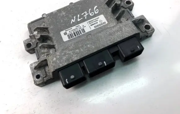 Renault Twingo II Engine control unit/module 8200774747