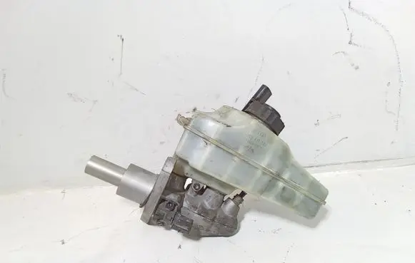 Master brake cylinder