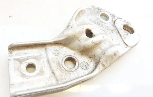 Mercedes-Benz GLC X253 C253 Engine mounting bracket a2053230240re
