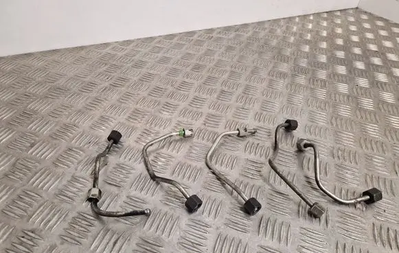 Peugeot 3008 I Fuel injector supply line/pipe 