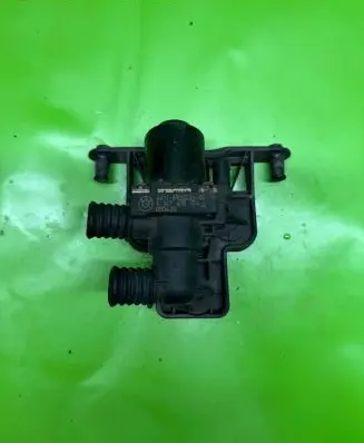 BMW 5 E60 E61 Coolant heater control valve 6920226 1147412174A 030420