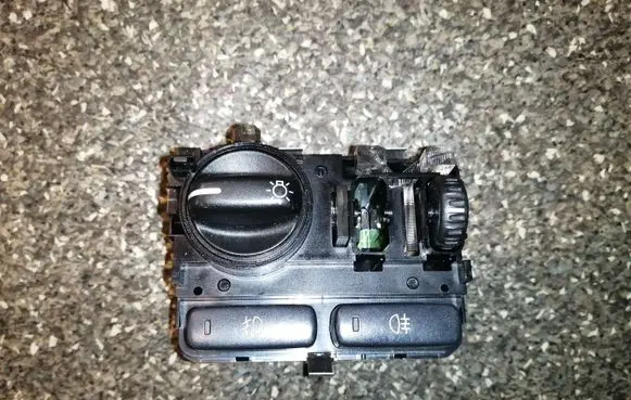 Volvo XC90 Light switch 8685450