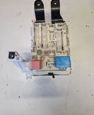 Toyota Avensis T270 Fuse box set 8273005140C