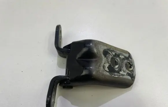 Nissan Qashqai Front door upper hinge