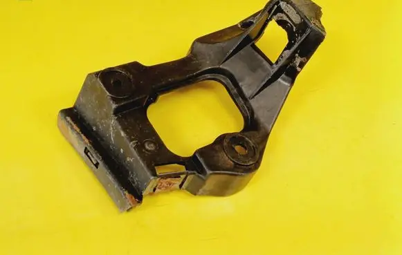 Audi A6 S6 C5 4B Fender mounting bracket 4B0853921B