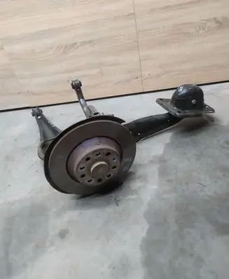 Rear wheel hub