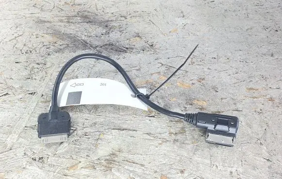 Audi A6 S6 C6 4F iPod connector socket 4F0051510L