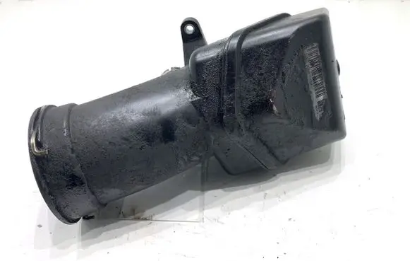 BMW 5 G30 G31 G38 Air intake hose/pipe 8587573