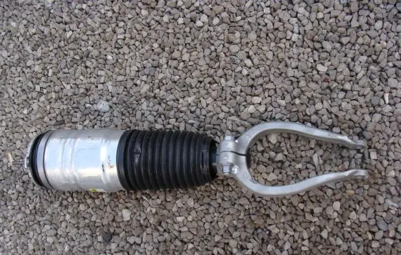 Maserati GranTurismo Front shock absorber/damper 06703021870