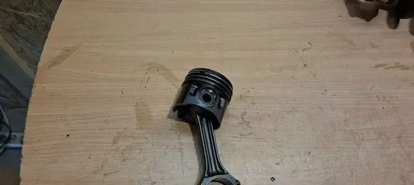 Volkswagen Transporter - Caravelle T4 Piston with connecting rod 028H