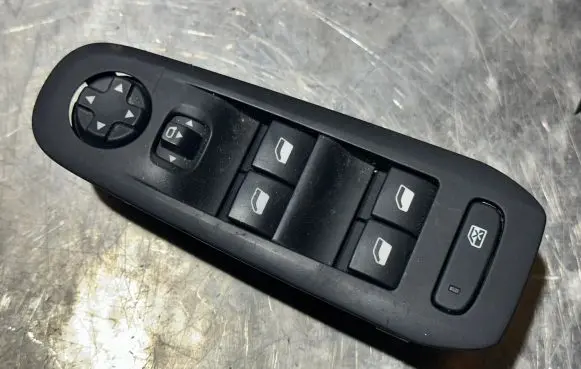 Peugeot 308 Electric window control switch 98319761ZD