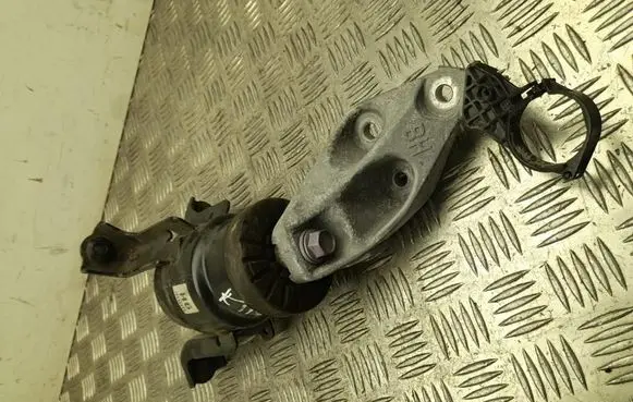 Toyota Camry VIII XV70 Engine mount bracket H6J9040482