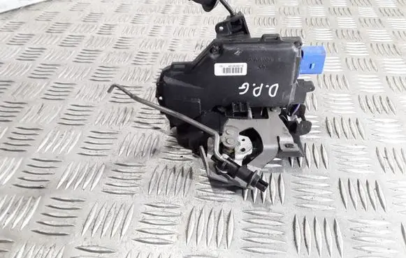 Audi A8 S8 D3 4E Rear door lock 4E0839016