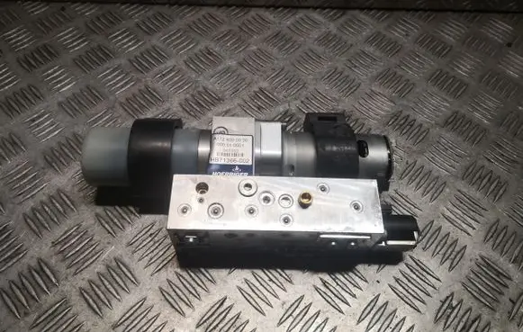 Mercedes-Benz SLK R172 Convertible roof hydraulic pump 1728000030 A1728000030
